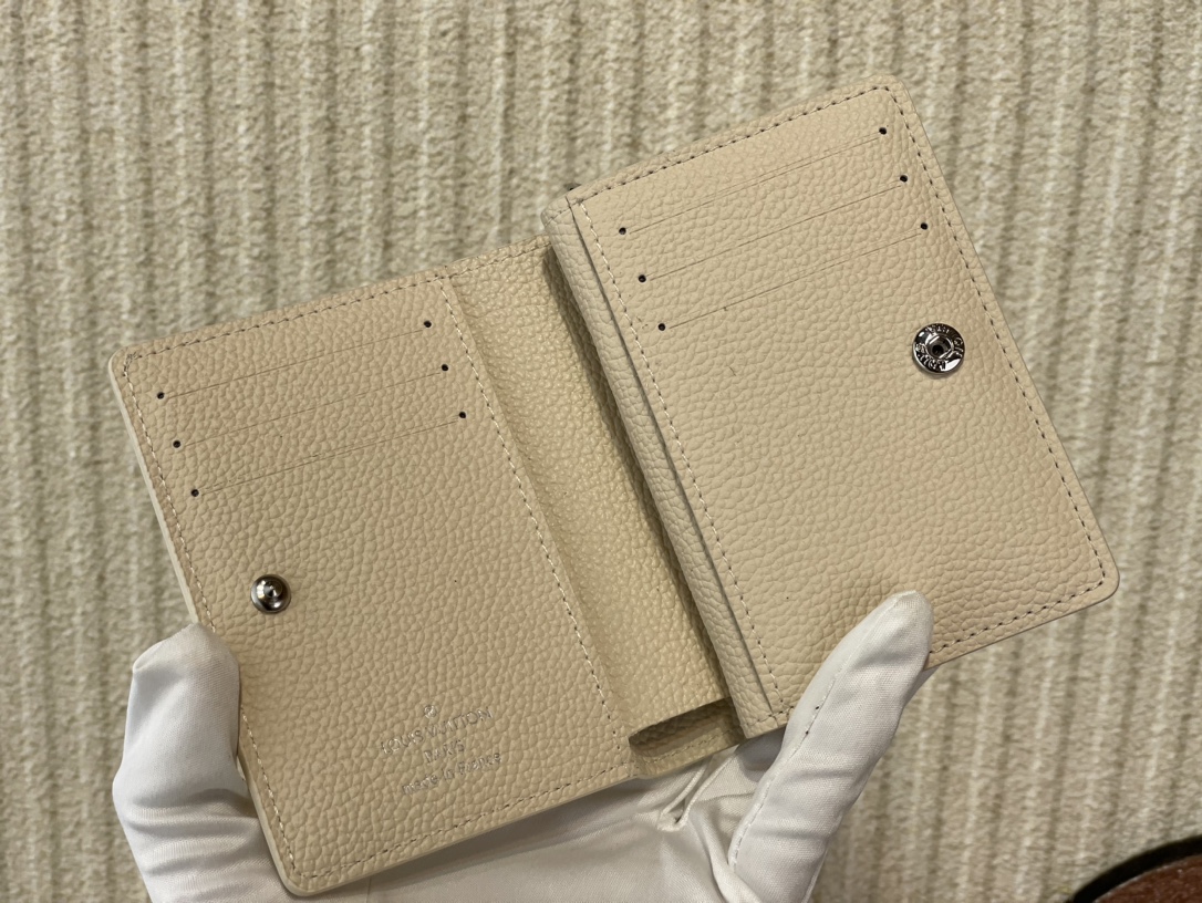 Louis Vuitton  LV Ski Wallet Collection Beige Metal