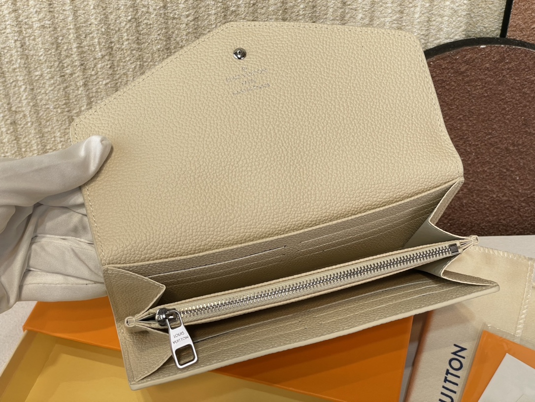  Louis Vuitton  LV Ski Wallet Collection Beige Metal