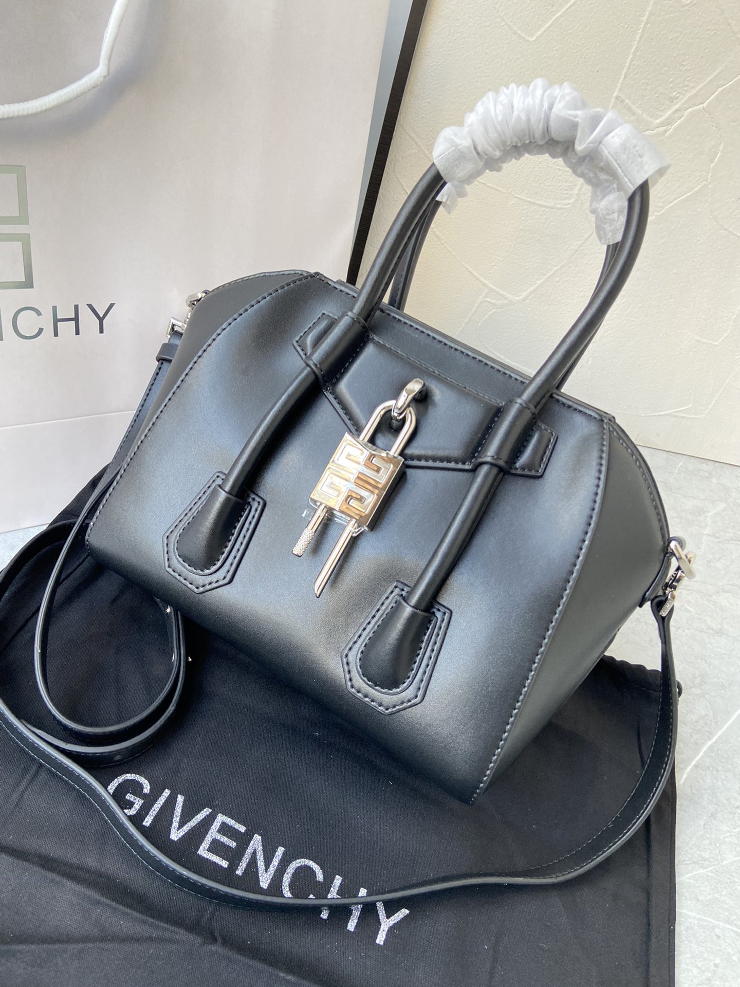 2021 Classic Givenchy Mini Antigona Lock Bag in Box Leather Black Wholesale