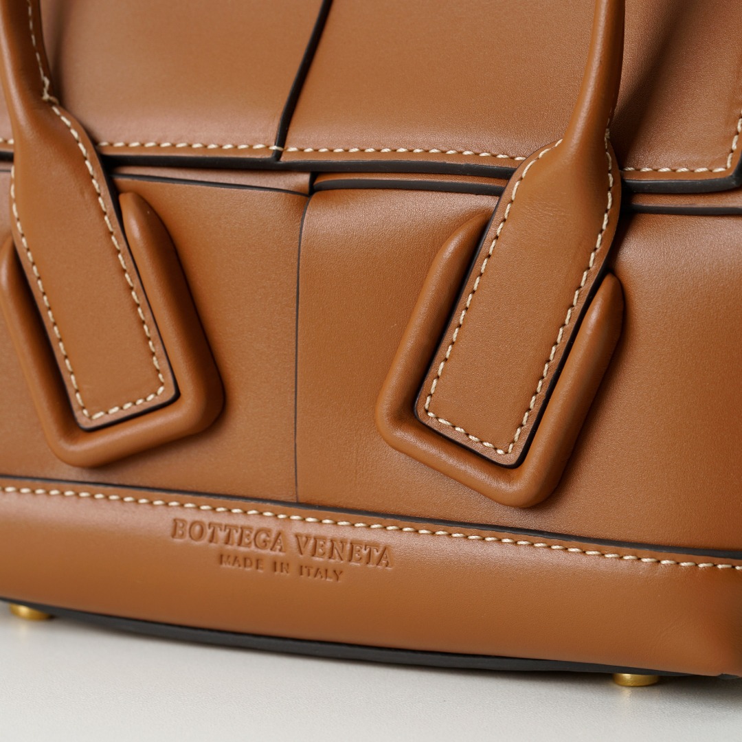 2021 Latest Bottega Veneta Brown Mini Intrecciato Arco Tote Ntrecciato-Woven Grained Goatskin