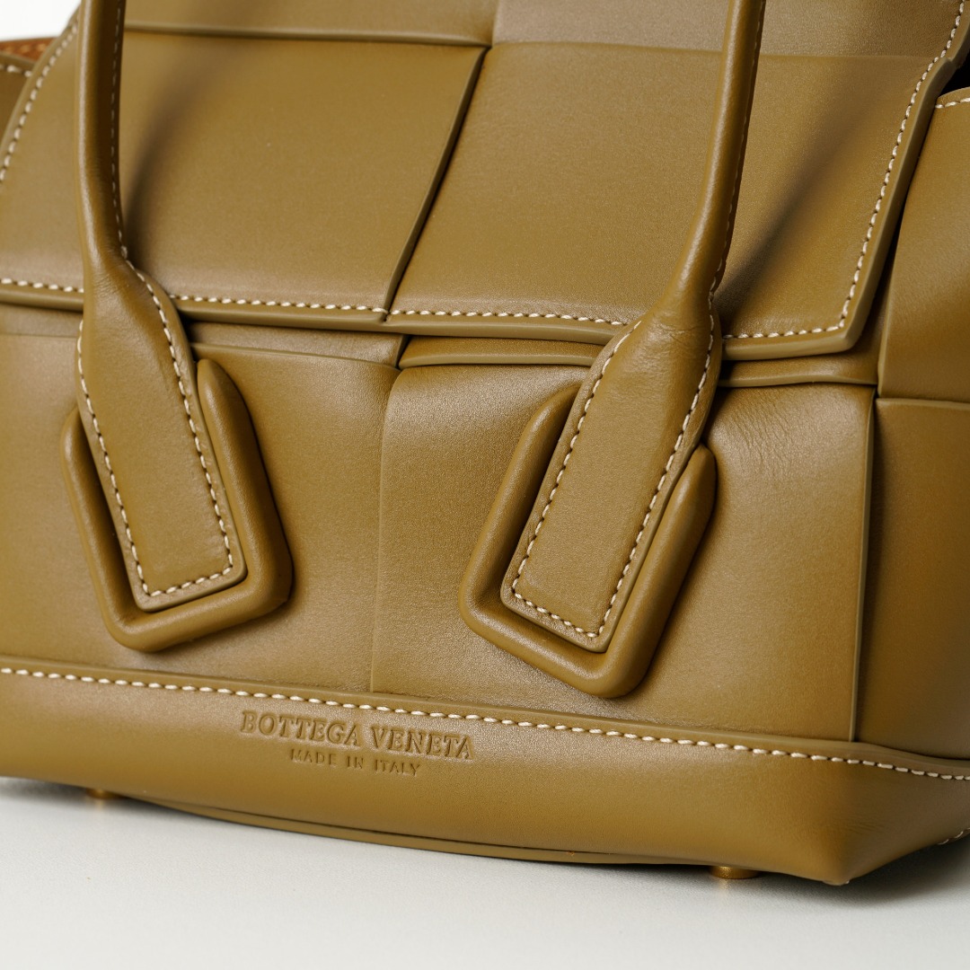 2021 Latest Bottega Veneta Khaki Mini Intrecciato Arco Tote Ntrecciato-Woven Grained Goatskin