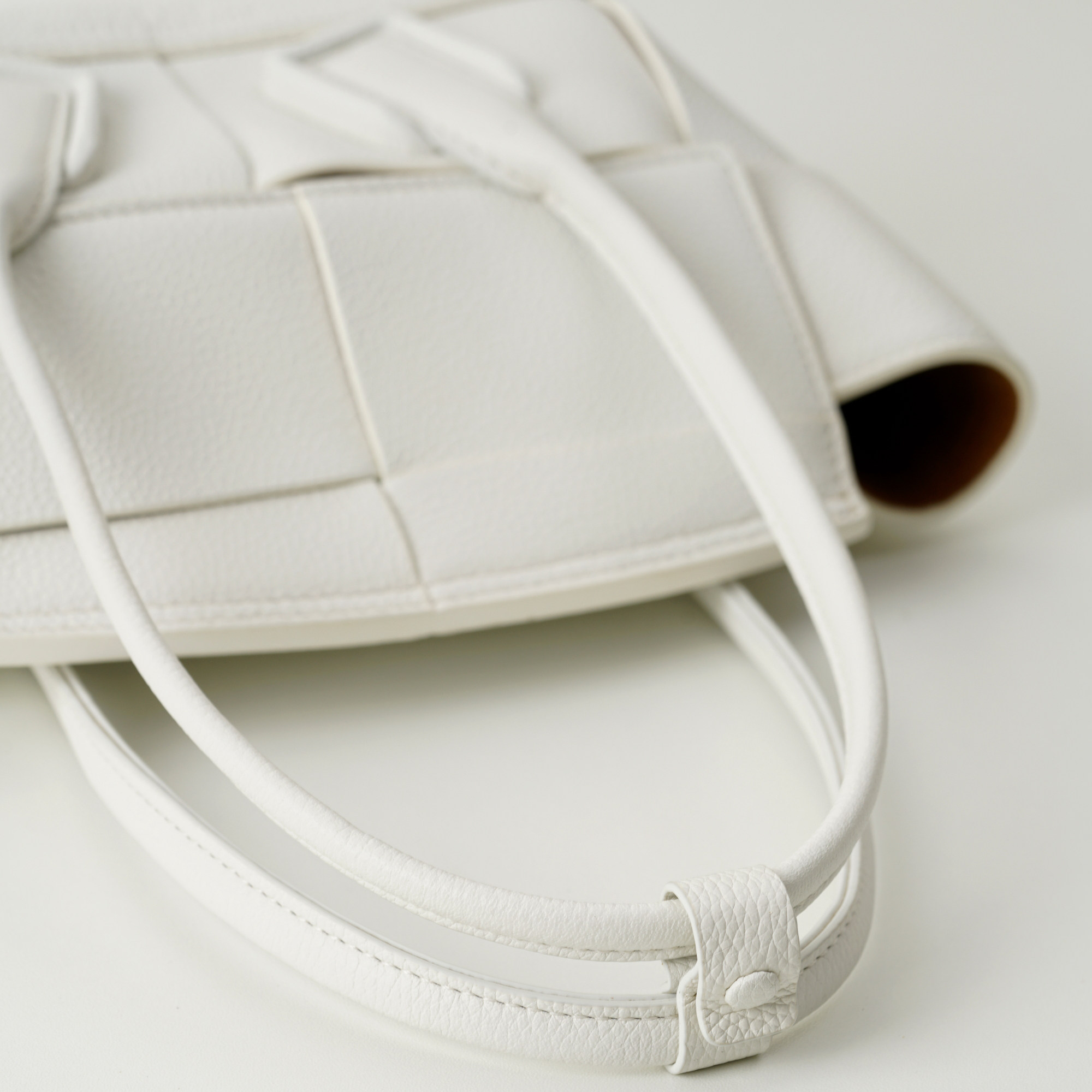 2021 Latest Bottega Veneta White Mini Intrecciato Arco Tote Ntrecciato-Woven Grained Goatskin