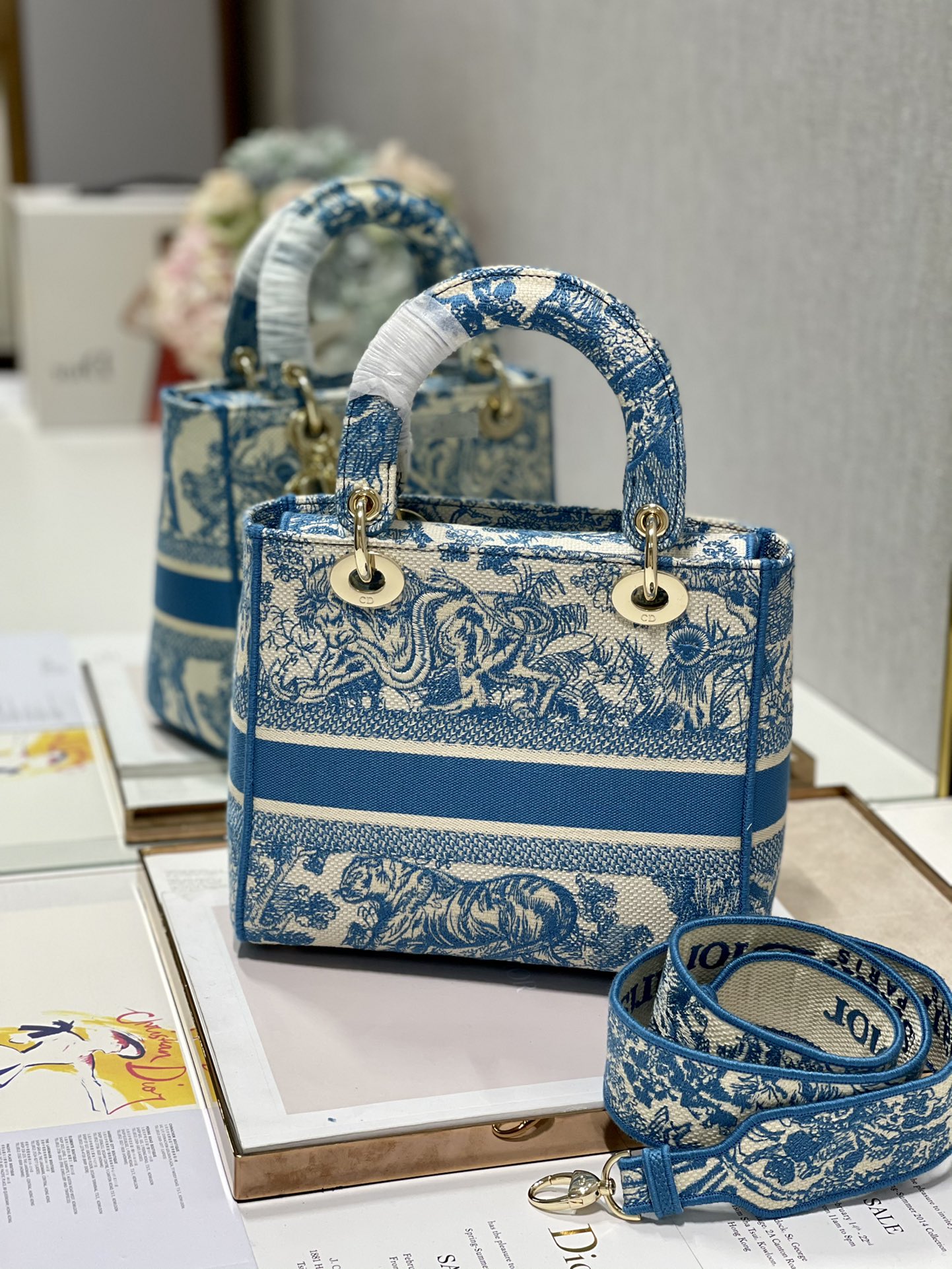 2021 Limited Edition Replica Dior 24cm Medium Lady D-Lite Embroidery Bag For Sale Blue