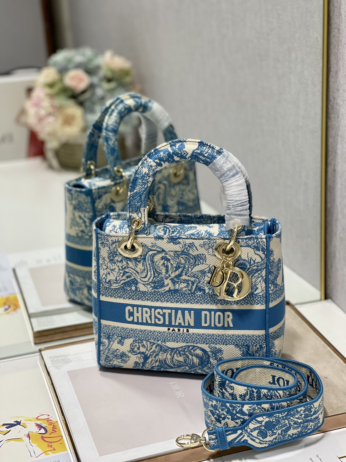 2021 Limited Edition Replica Dior 24cm Medium Lady D-Lite Embroidery Bag For Sale Blue