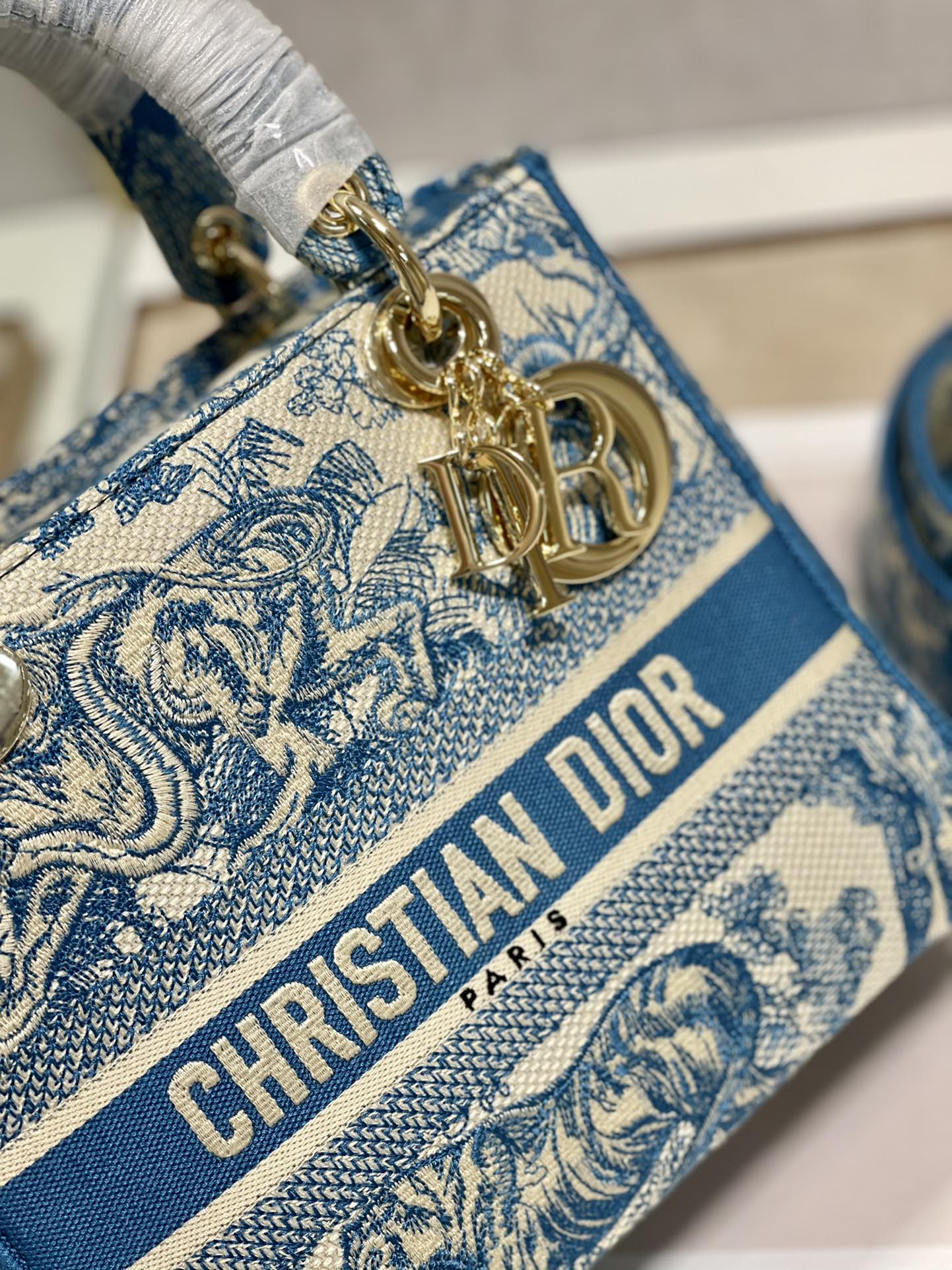 2021 Limited Edition Replica Dior 24cm Medium Lady D-Lite Embroidery Bag For Sale Blue