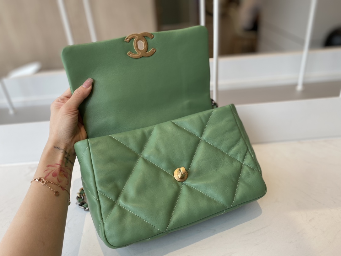 2021 Top Sale Chanel 19 Flap Bag 26cm Goatskin in Avocado Replica