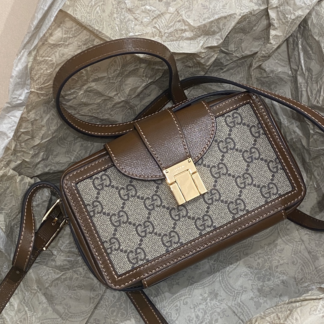 2022 Gucci GG Mini Bag with Clasp Closure Beige aND Ebony GG Supreme Canvas Fake