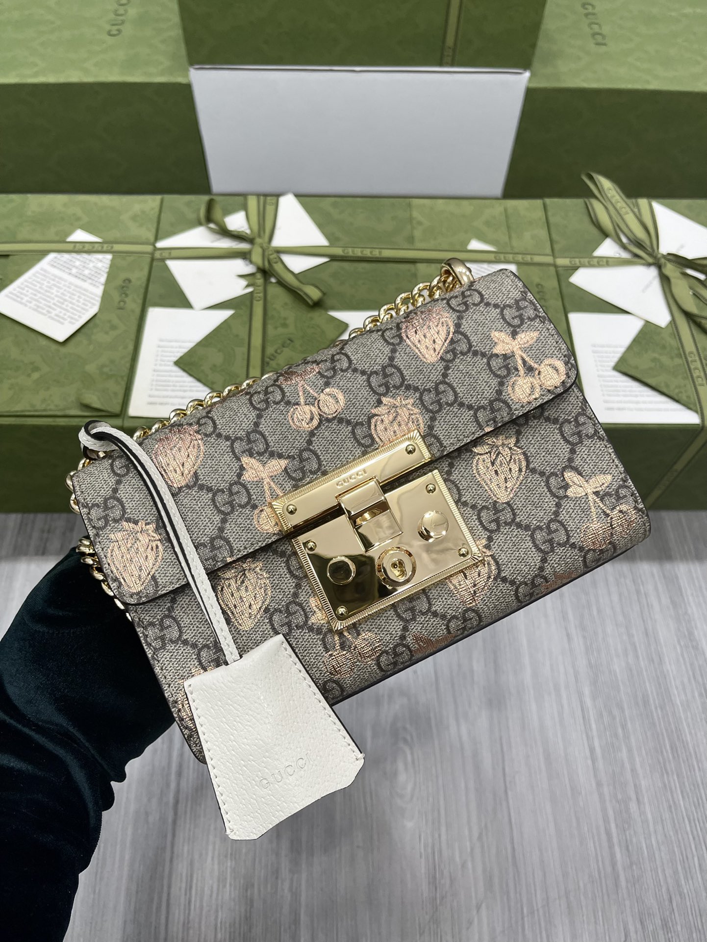 2022 New Gucci Padlock Small Berry Shoulder Bag GG Supreme Canvas 409487 Beige and Ebony 