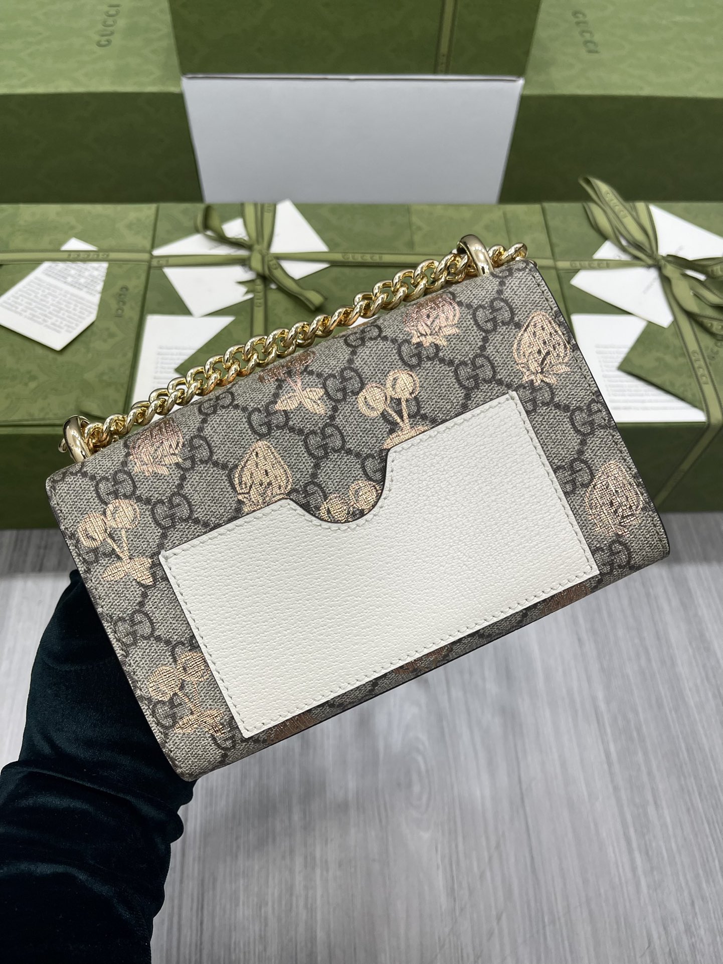 2022 New Gucci Padlock Small Berry Shoulder Bag GG Supreme Canvas 409487 Beige and Ebony 