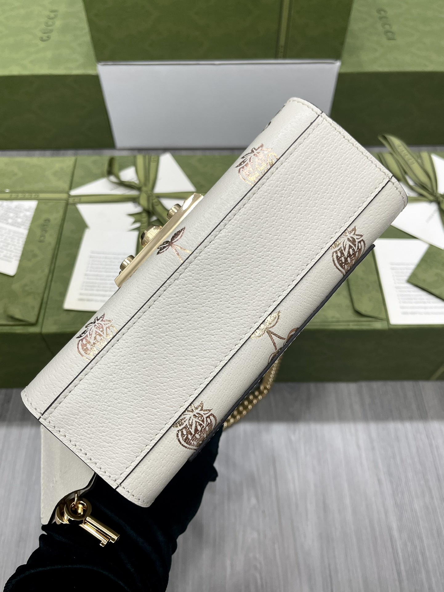 2022 New Gucci Padlock Small Berry Shoulder Bag GG Supreme Canvas 409487 White Leather