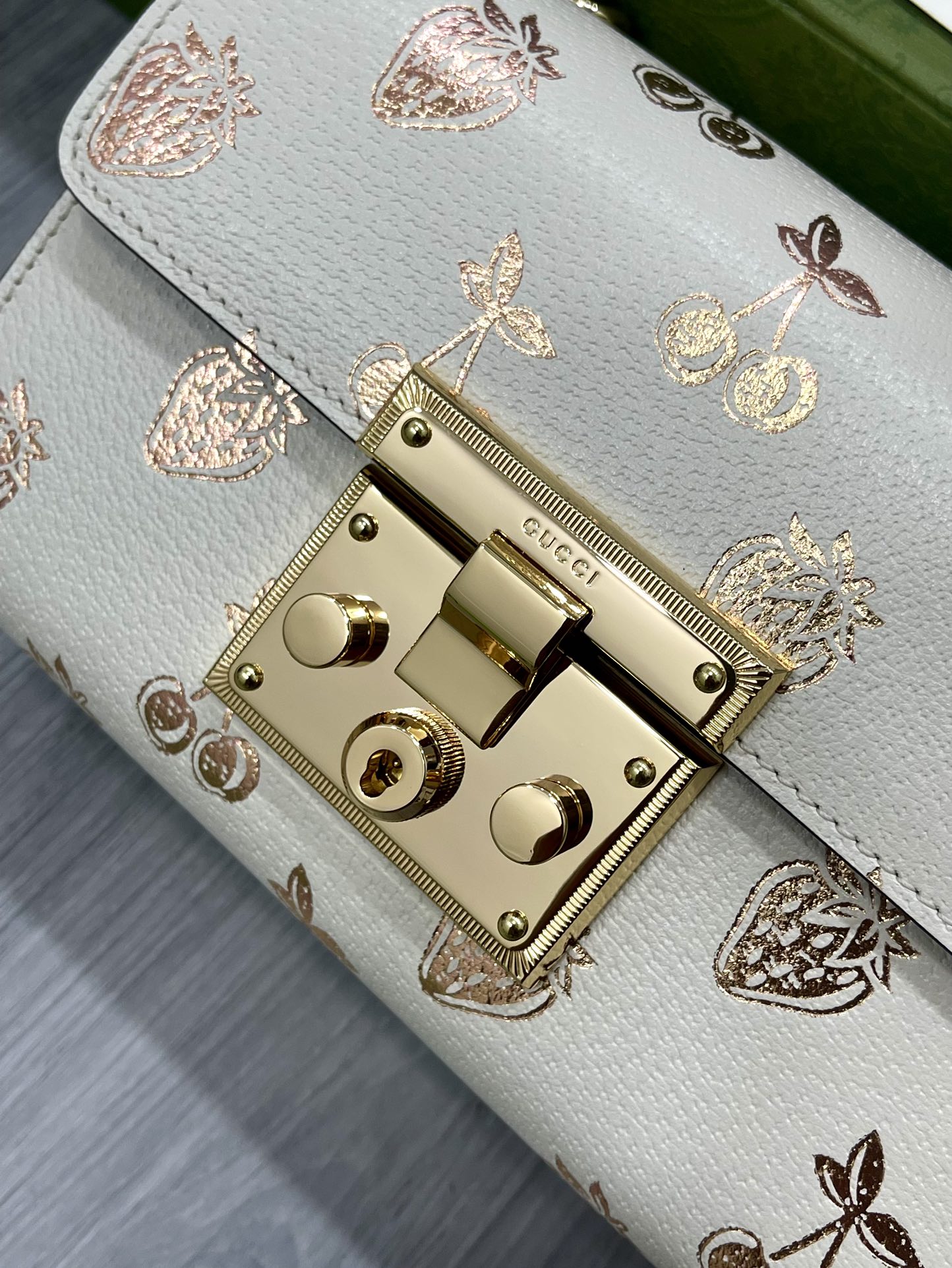 2022 New Gucci Padlock Small Berry Shoulder Bag GG Supreme Canvas 409487 White Leather