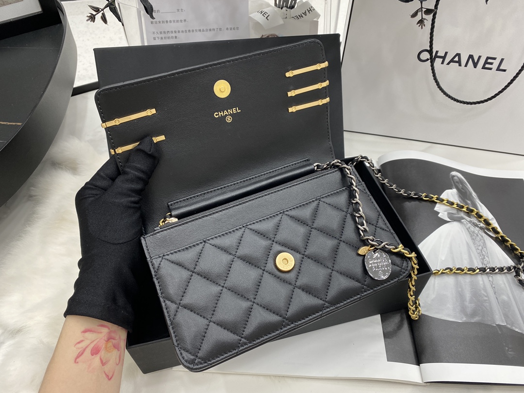 2022 New Replica Chanel Wallet on Chain Lambskin Glass Pearls Imitation Pearls Strass Gold Silver Ruthenium Finish Metal Black AP2508