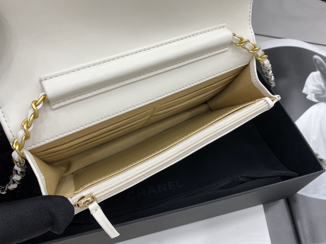 2022 New Replica Chanel Wallet on Chain Lambskin Glass Pearls Imitation Pearls Strass Gold Silver Ruthenium Finish Metal White AP2508