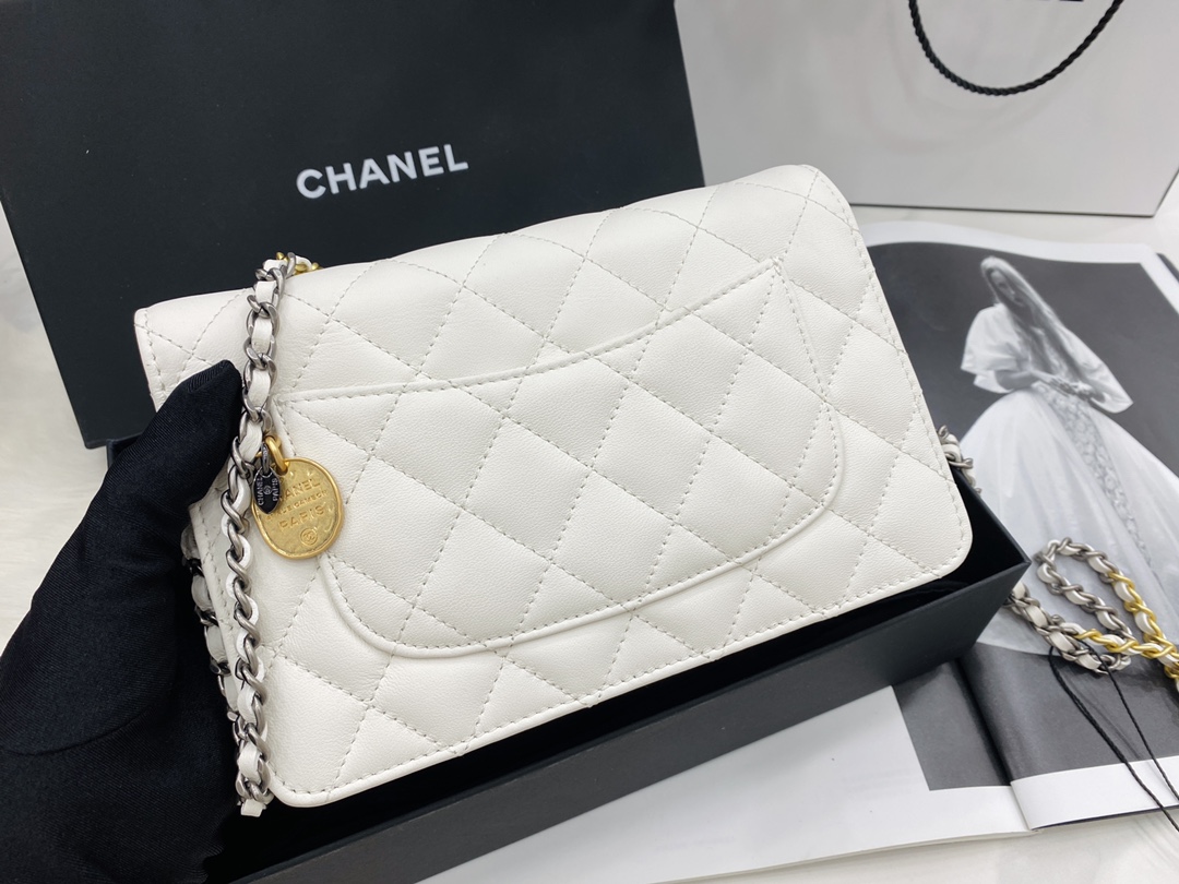 2022 New Replica Chanel Wallet on Chain Lambskin Glass Pearls Imitation Pearls Strass Gold Silver Ruthenium Finish Metal White AP2508