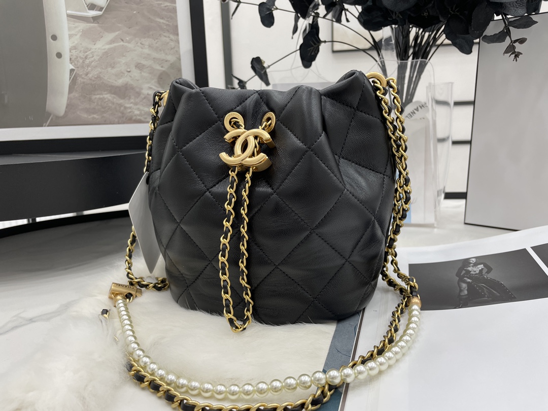 2022 New Style Chanel Bucket Bag Lambskin Imitation Pearls and Gold-Tone Metal Black AS2859 Copy