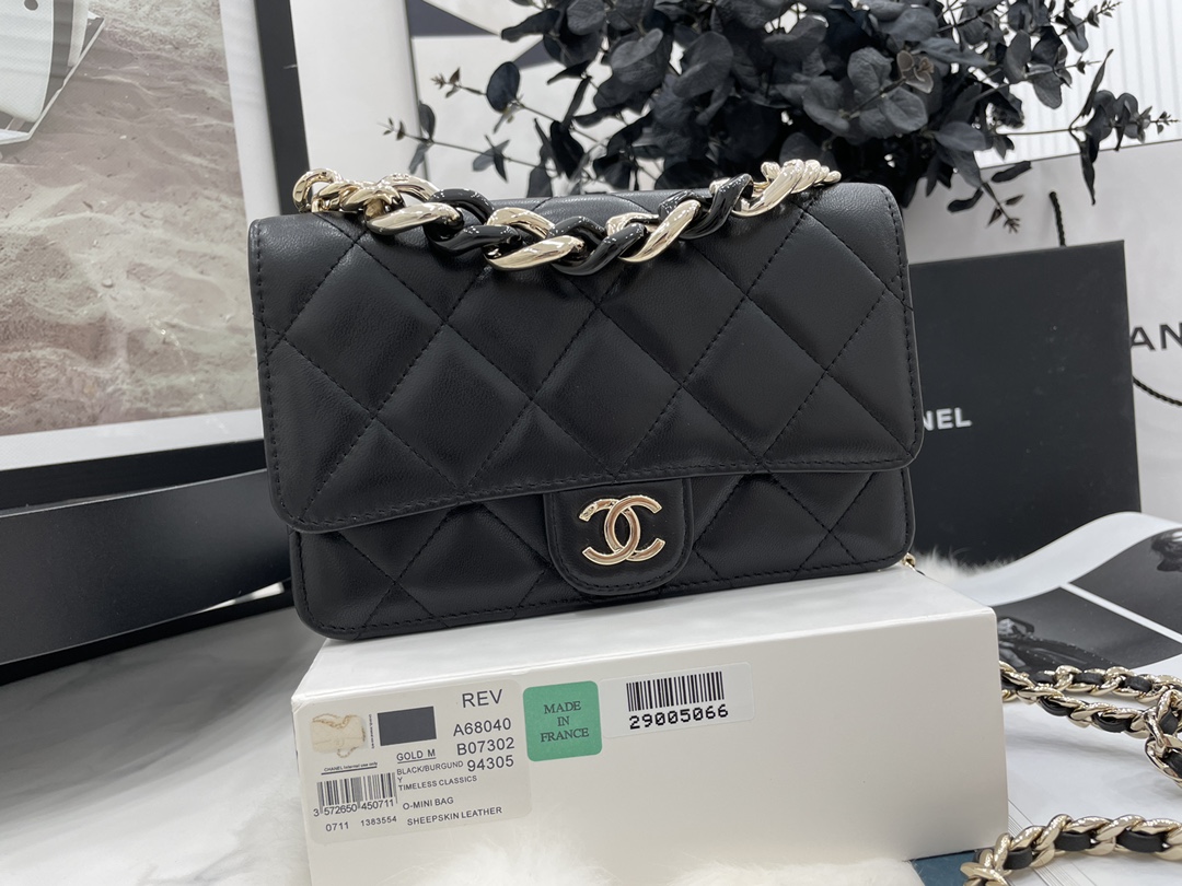 2022 New Style Chanel Wallet On Chain Lambskin Plexi Gold-Tone Metal Black AP2377 For Girls Online 