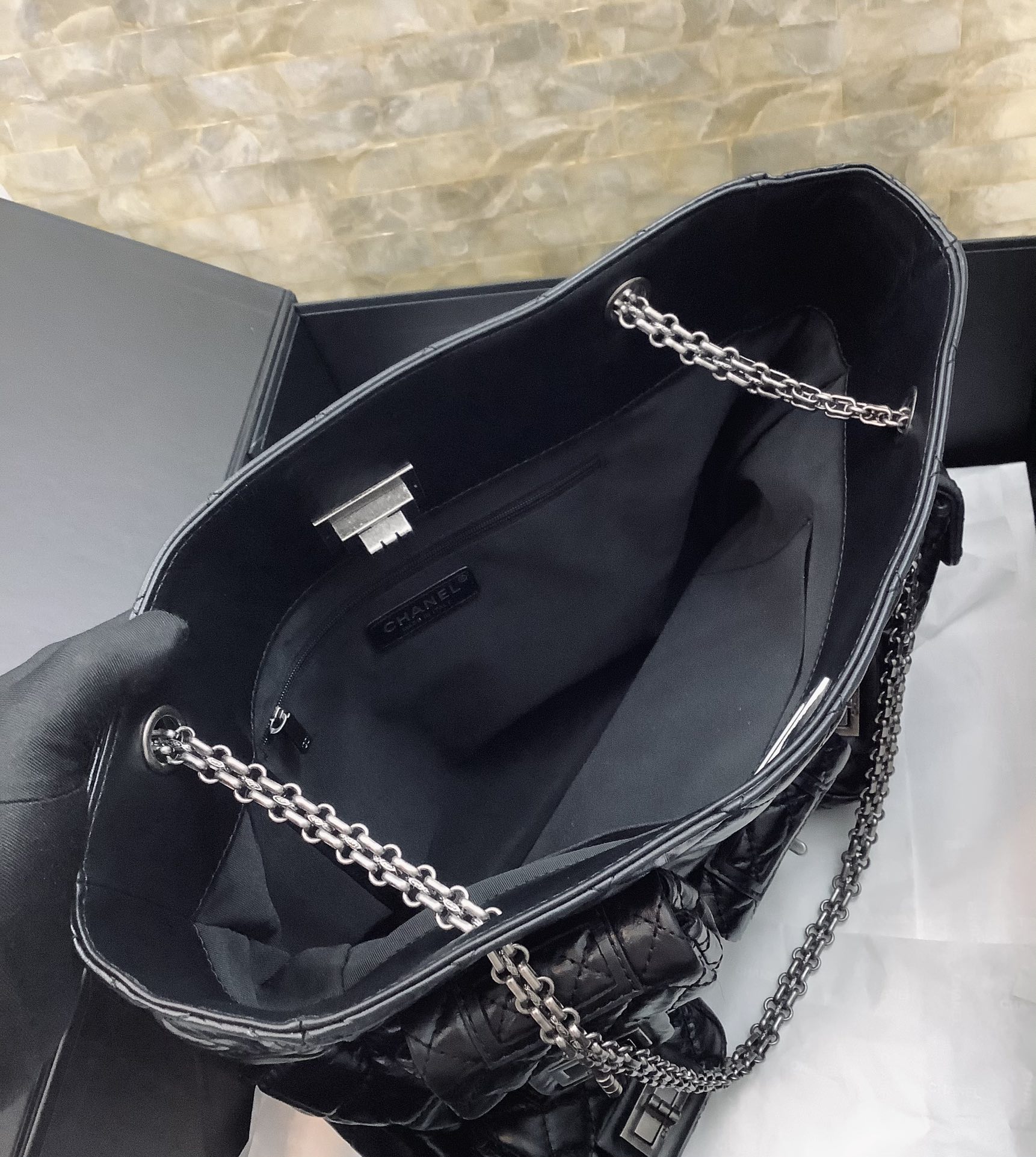 2022 Replica Chanel Ohanel Vintag Shopping Bag Black Lambskin High End