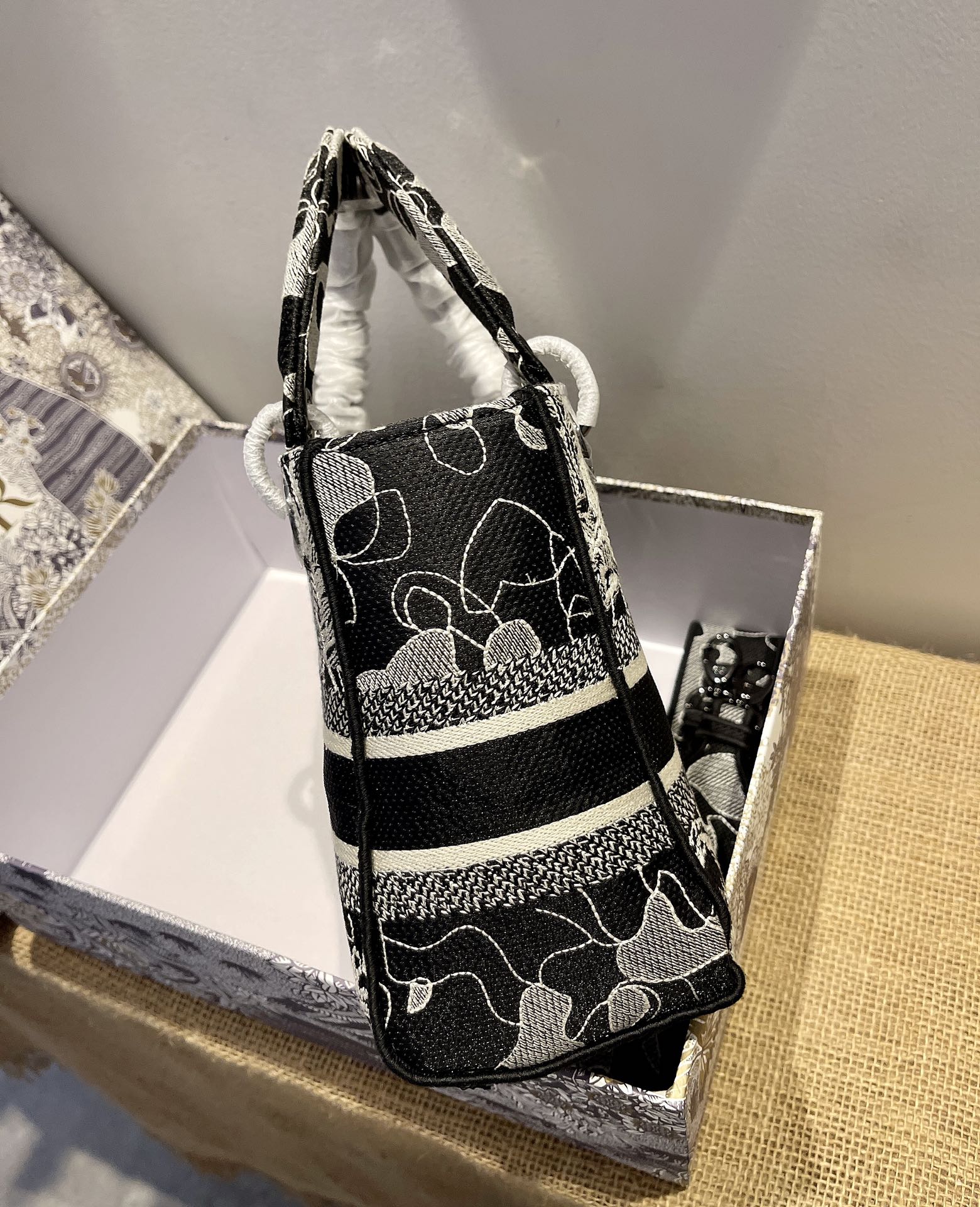 2023 Dior Lady D-lite 24cm Embroidery Bag-010