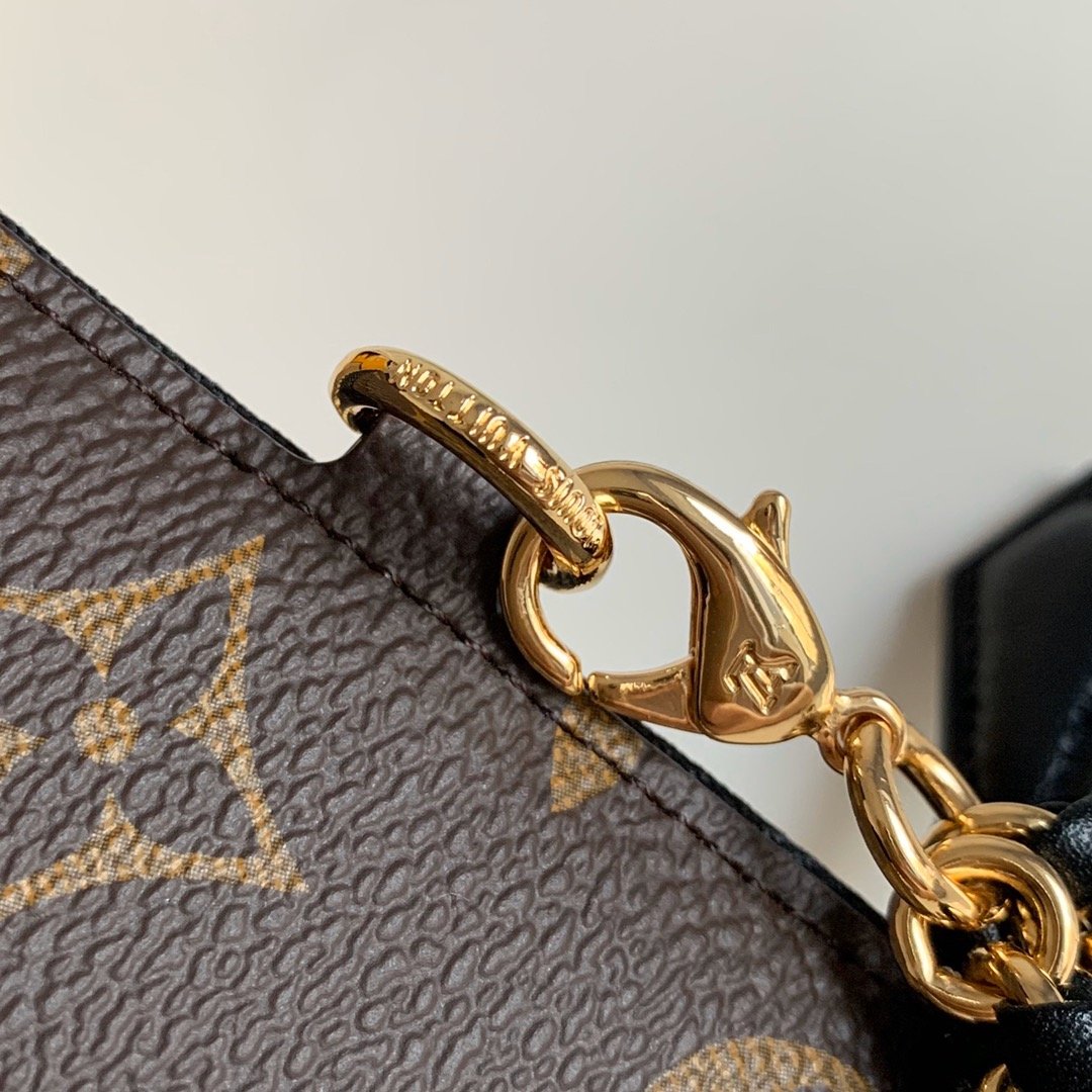 AAA Louis Vuitton M68796 Zippy Wallet Shades Combining Monogram and Monogram Reverse canvas