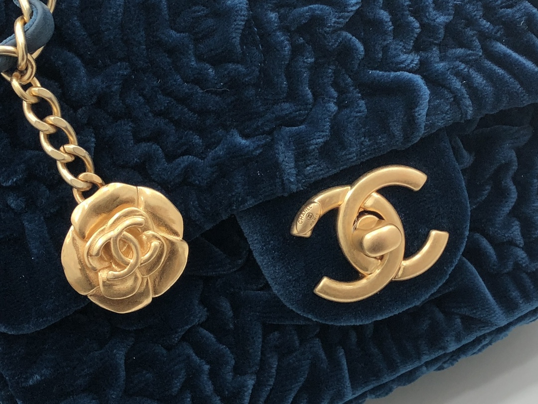 AAA Quality Chanel Mini Flap Bag Blue Velvet with Gold Hardware For Girls Online AS2619