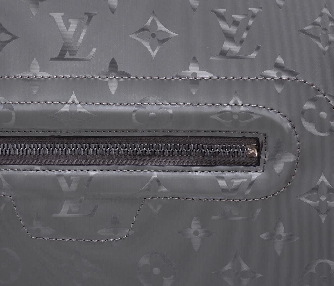 AAA Replica Louis Vuitton M43882 Men Backpack Monogram Titanium
