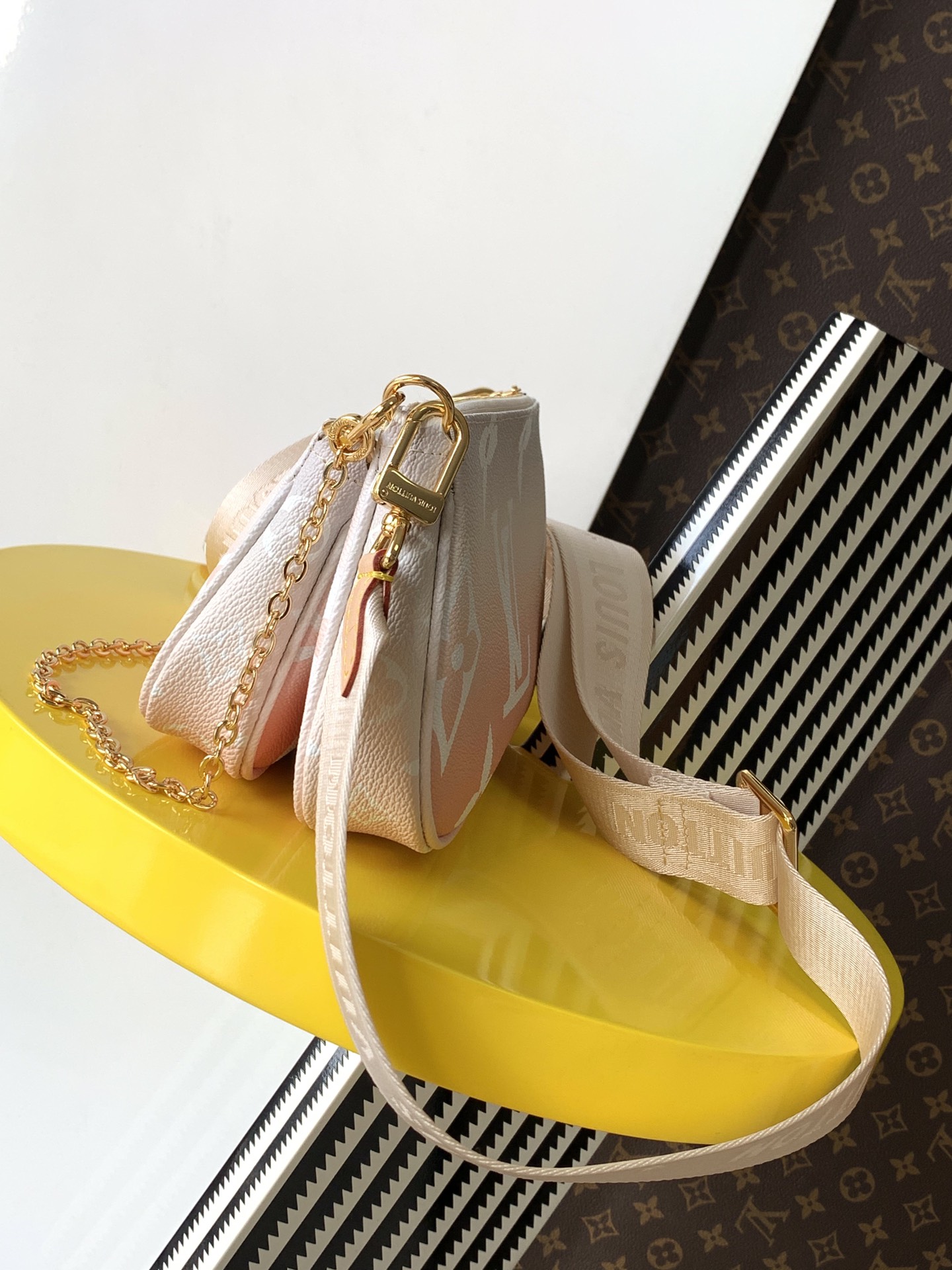 AAA Replica Louis Vuitton M57633 Multi Pochette Accessoires Pastel-Colored Monogram Giant Canva Pink