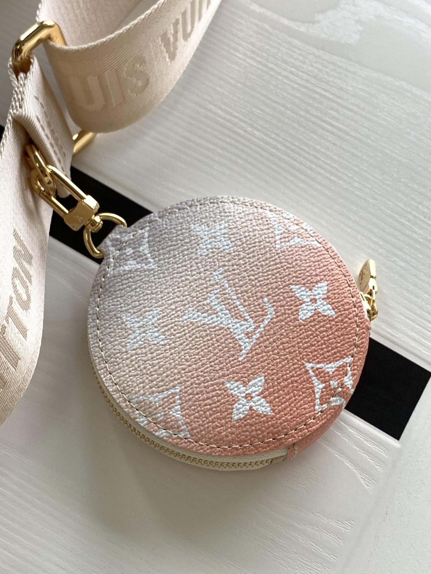 AAA Replica Louis Vuitton M57633 Multi Pochette Accessoires Pastel-Colored Monogram Giant Canva Pink