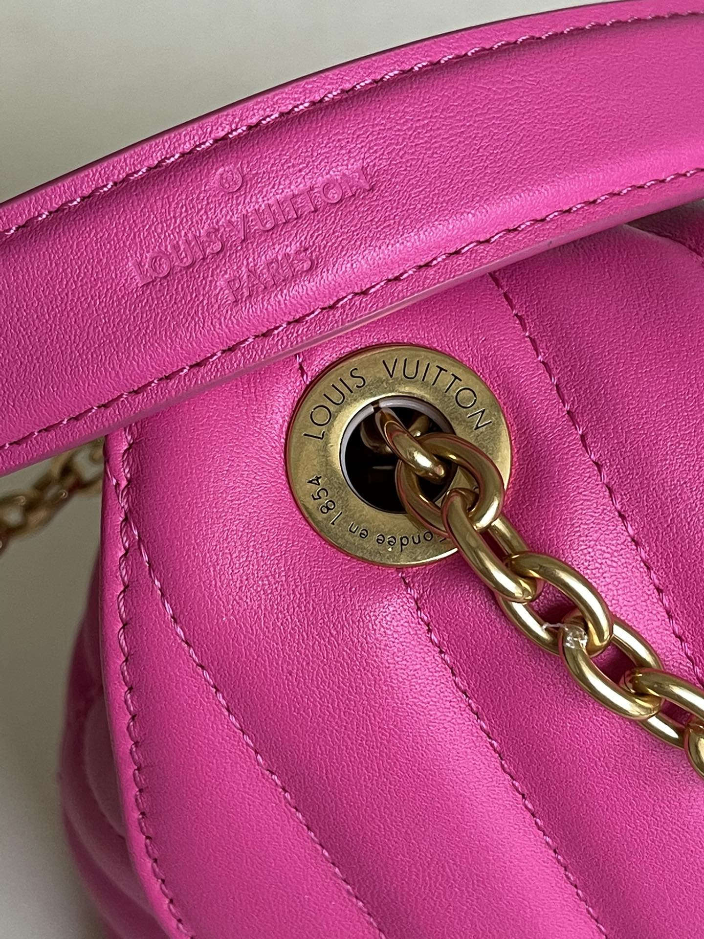 AAA Replica Louis Vuitton M58553 LV New Wave Chain Bag Smooth Cowhide Leather Agathe Pink