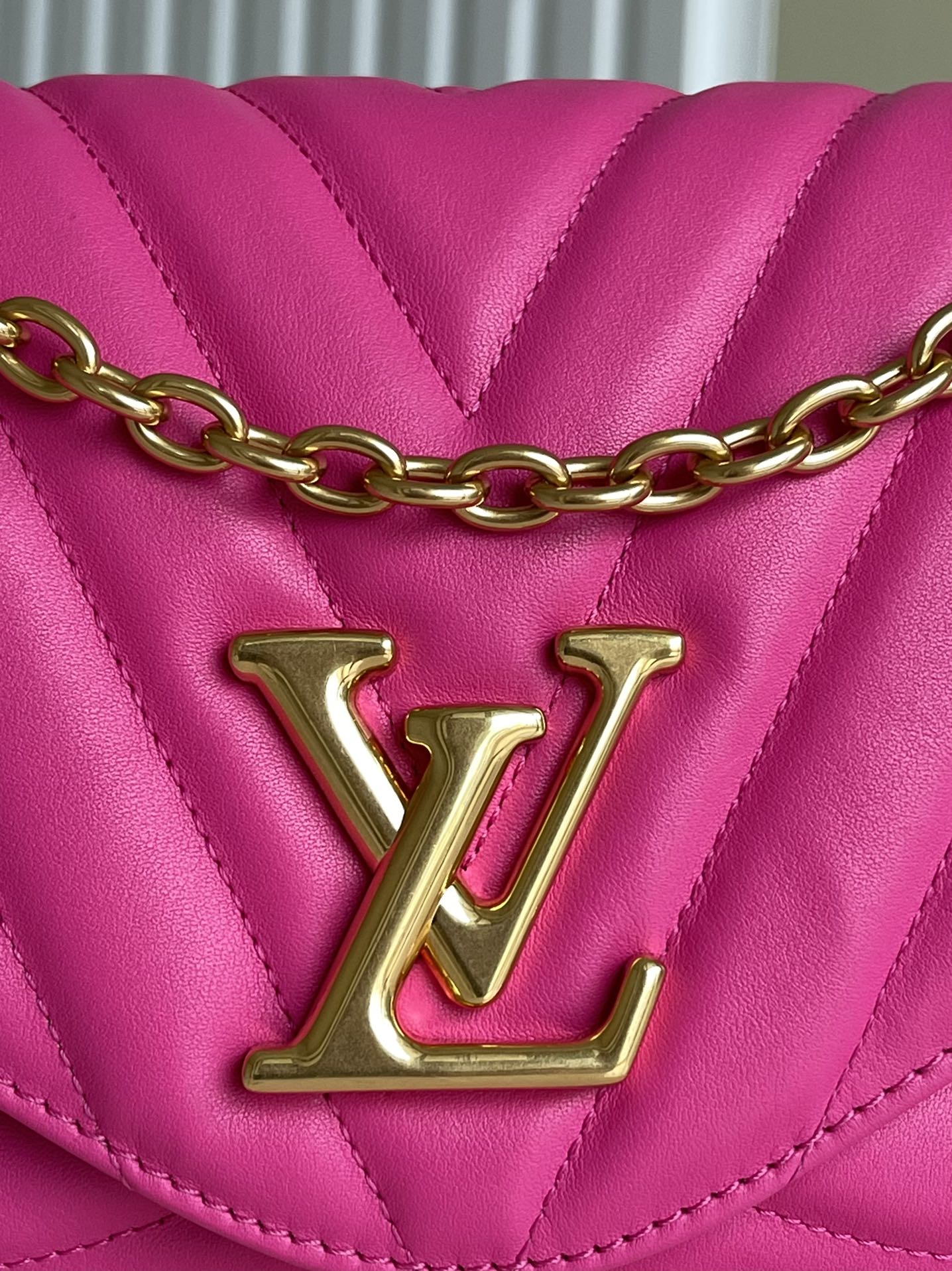 AAA Replica Louis Vuitton M58553 LV New Wave Chain Bag Smooth Cowhide Leather Agathe Pink