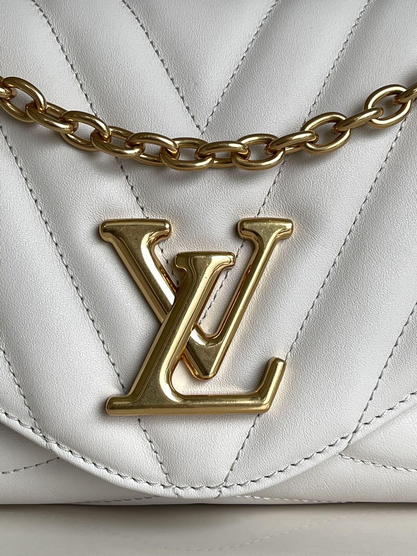 AAA Replica Louis Vuitton M58553 LV New Wave Chain Bag Smooth Cowhide Leather Ivoire