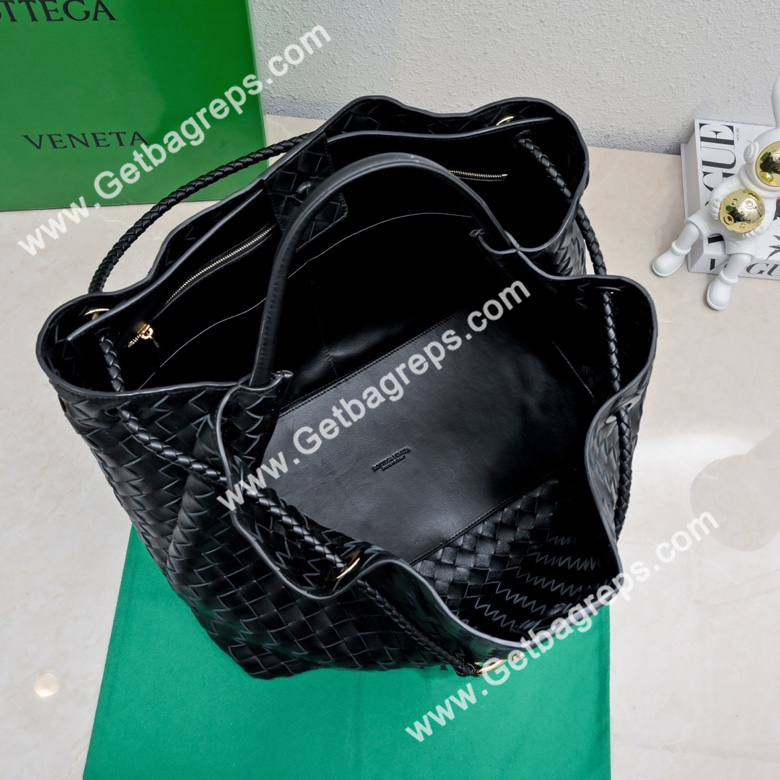 Bottega Veneta  Large Andiamo 45cm Top handle bag in Supple Intrecciato Leather Black