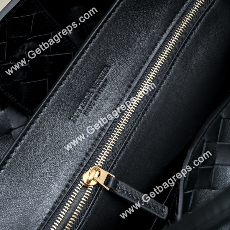 Bottega Veneta  Large Andiamo 45cm Top handle bag in Supple Intrecciato Leather Black