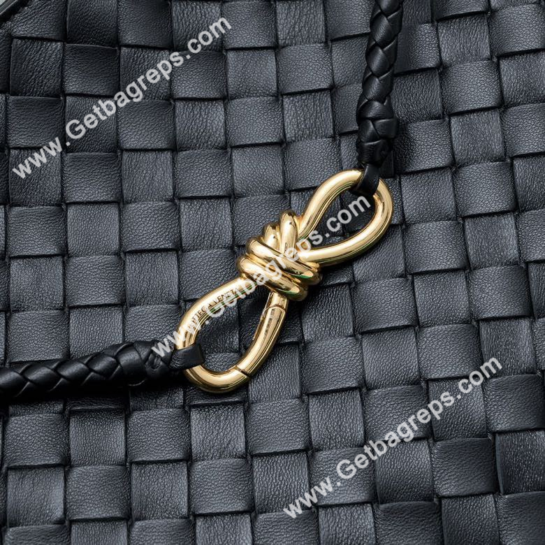 Bottega Veneta  Large Andiamo 45cm Top handle bag in Supple Intrecciato Leather Black