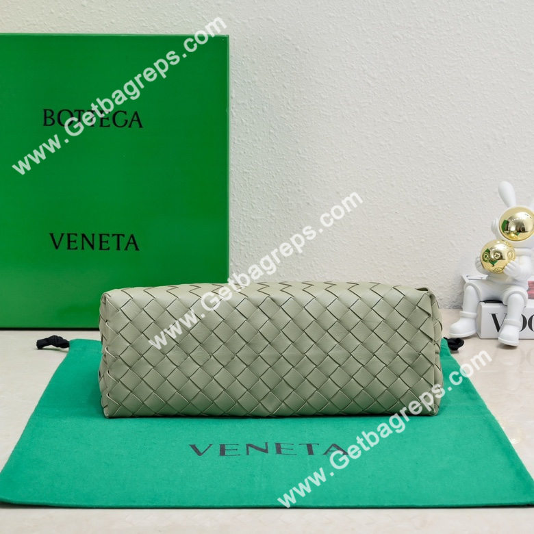 Bottega Veneta 29cm East-West Andiamo Top Handle Bag in Supple Intrecciato Leather Grass green