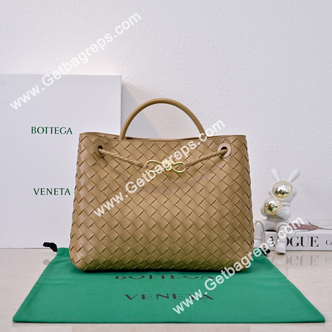 Bottega Veneta 32cm Andiamo Normal Chain Top Handle Bag in Supple Intrecciato Leather Caramel