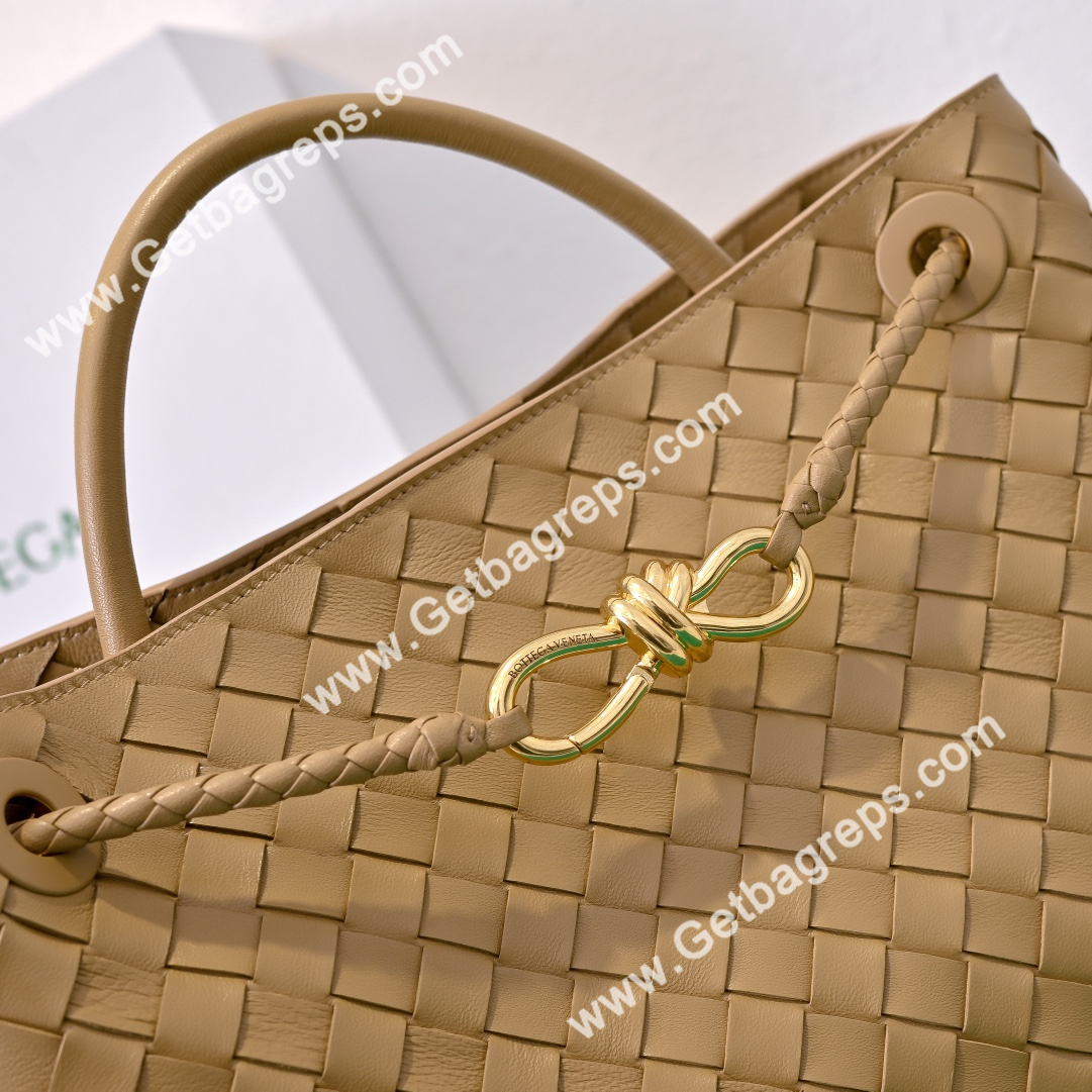 Bottega Veneta 32cm Andiamo Normal Chain Top Handle Bag in Supple Intrecciato Leather Caramel