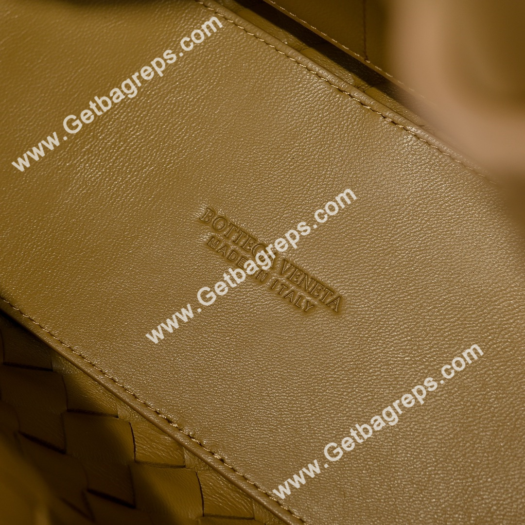 Bottega Veneta 32cm Andiamo Normal Chain Top Handle Bag in Supple Intrecciato Leather Caramel