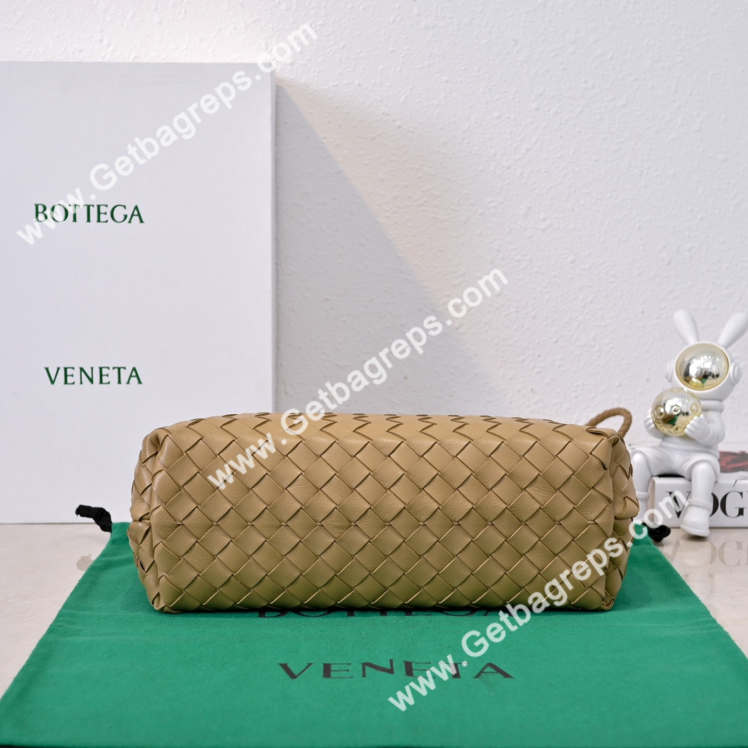 Bottega Veneta 32cm Andiamo Normal Chain Top Handle Bag in Supple Intrecciato Leather Caramel