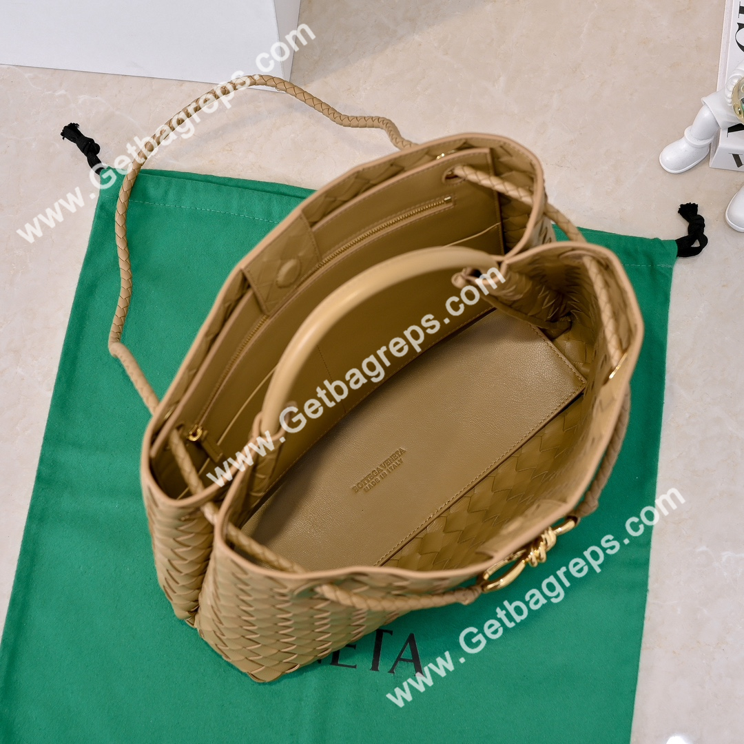 Bottega Veneta 32cm Andiamo Normal Chain Top Handle Bag in Supple Intrecciato Leather Caramel