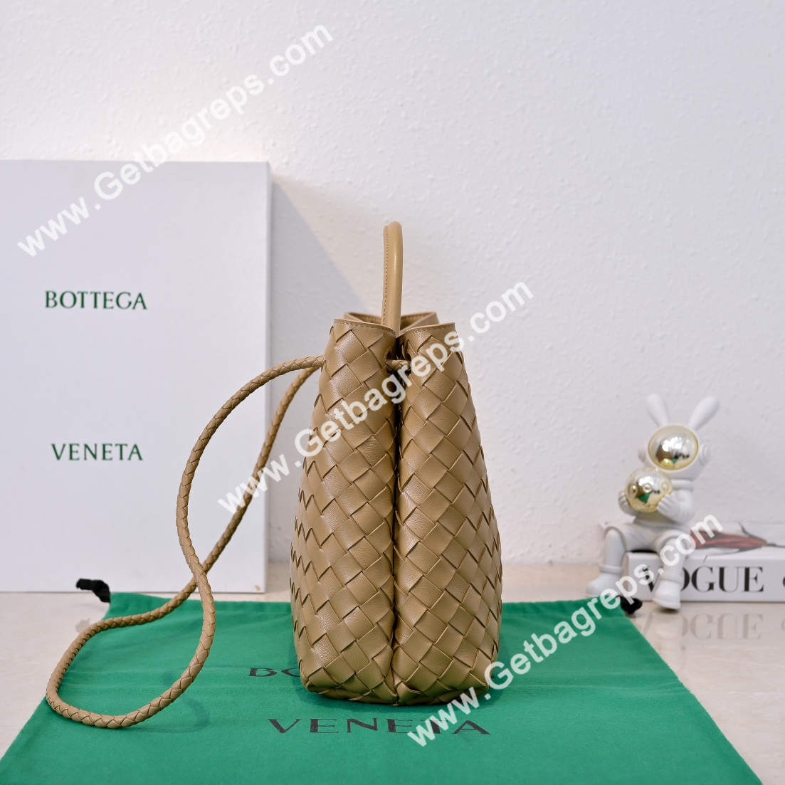 Bottega Veneta 32cm Andiamo Normal Chain Top Handle Bag in Supple Intrecciato Leather Caramel