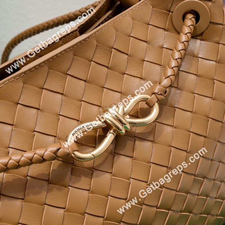 Bottega Veneta 32cm Andiamo Normal Chain Top Handle Bag in Supple Intrecciato Leather Dark Caramel-1