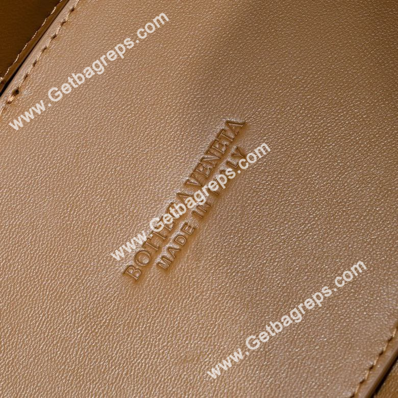 Bottega Veneta 32cm Andiamo Normal Chain Top Handle Bag in Supple Intrecciato Leather Dark Caramel-1