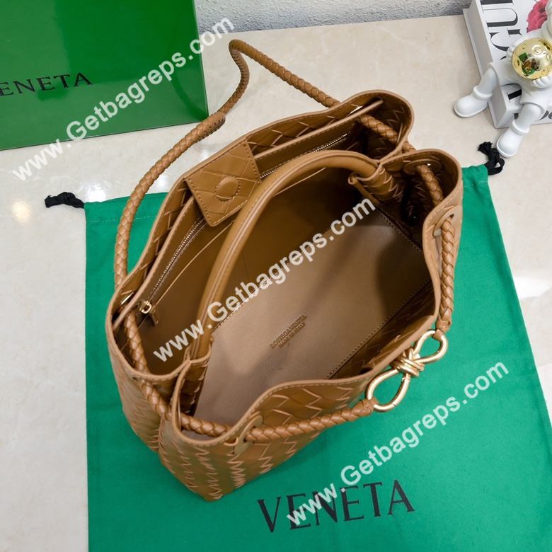 Bottega Veneta 32cm Andiamo Normal Chain Top Handle Bag in Supple Intrecciato Leather Dark Caramel-1