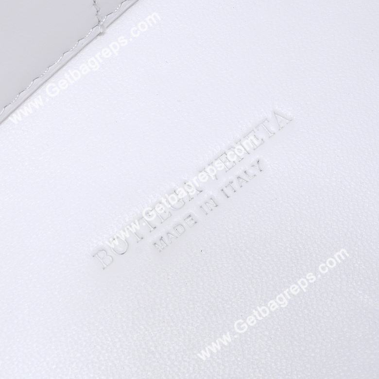Bottega Veneta 32cm Andiamo Normal Chain Top Handle Bag in Supple Intrecciato Leather White