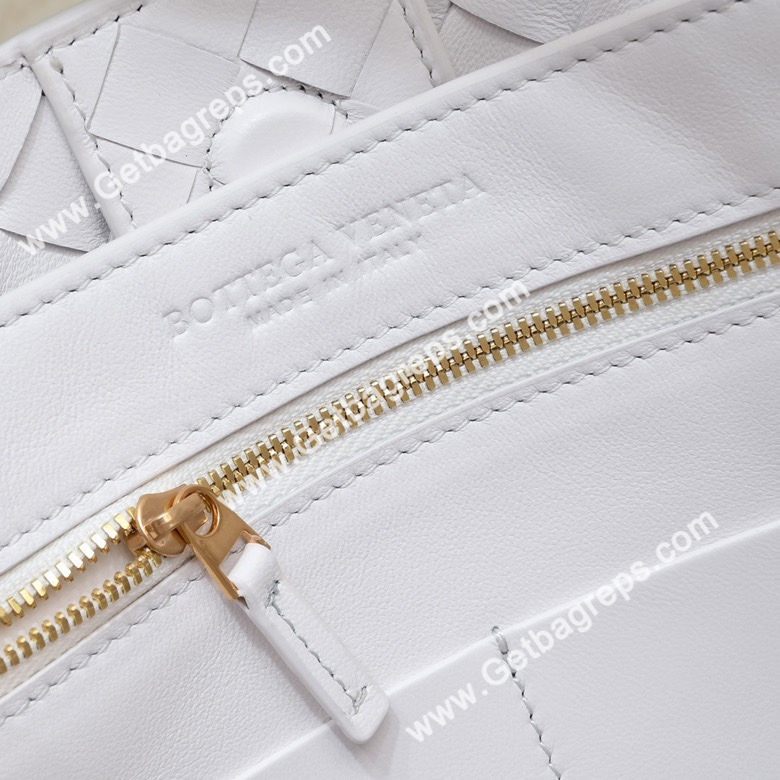 Bottega Veneta 32cm Andiamo Normal Chain Top Handle Bag in Supple Intrecciato Leather White