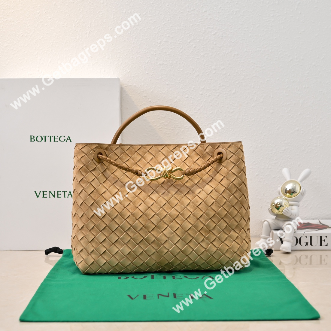 Bottega Veneta 32cm Andiamo Top handle bag in supple Intrecciato Deerskin Caramel