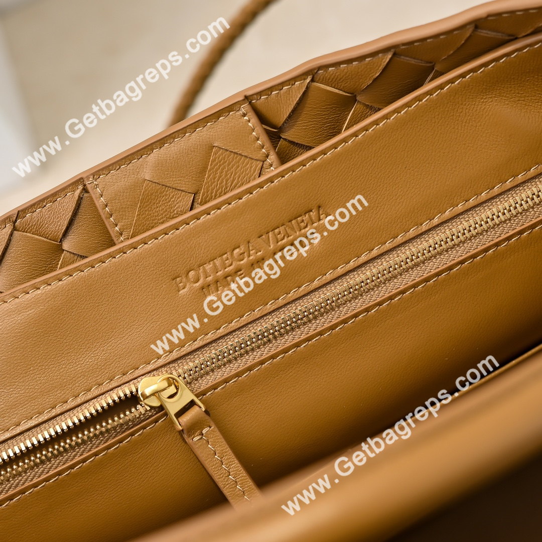 Bottega Veneta 32cm Andiamo Top handle bag in supple Intrecciato Deerskin Caramel