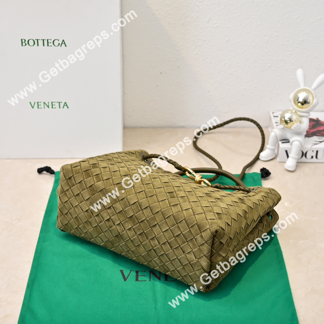 Bottega Veneta 32cm Andiamo Top handle bag in supple Intrecciato Deerskin Green