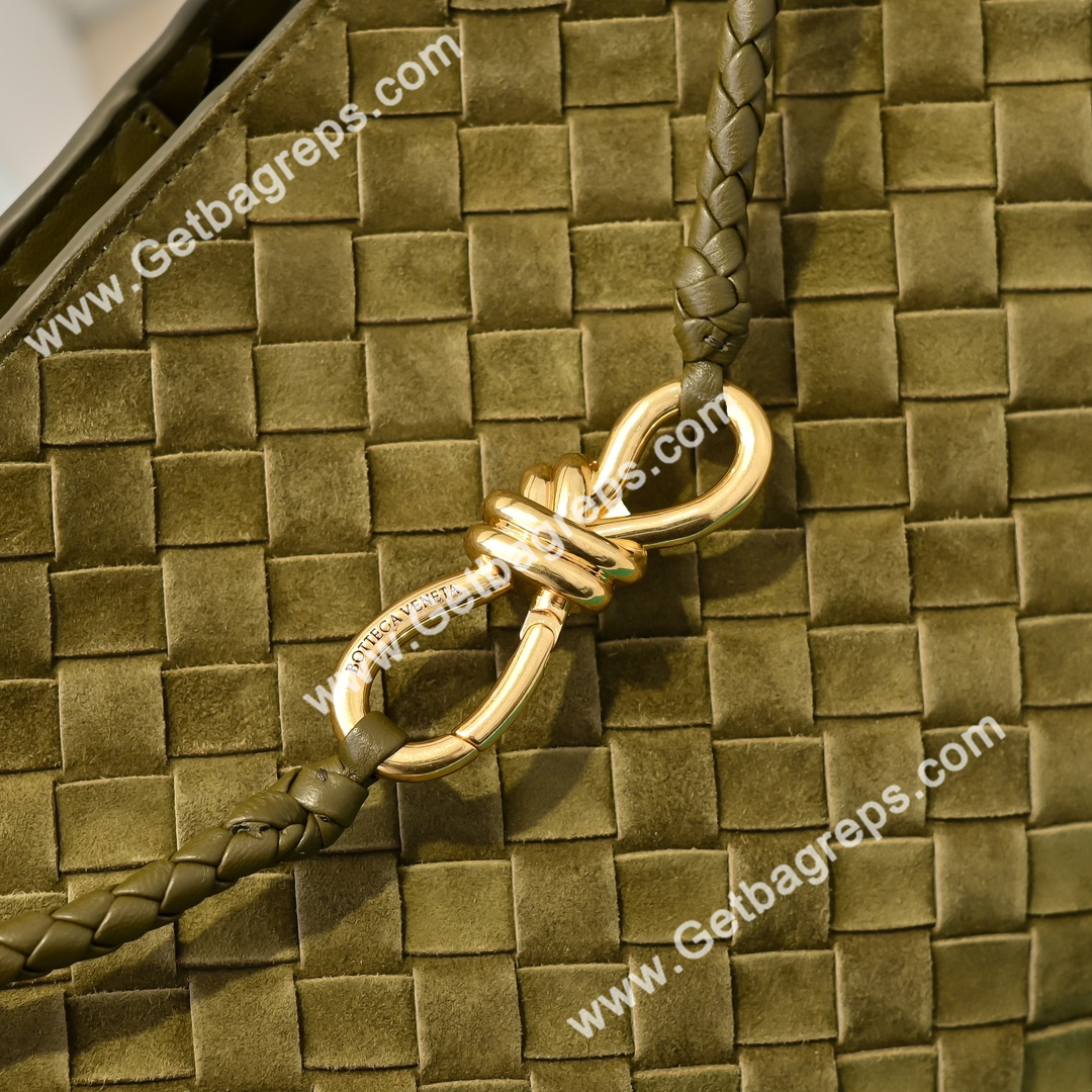 Bottega Veneta 32cm Andiamo Top handle bag in supple Intrecciato Deerskin Green