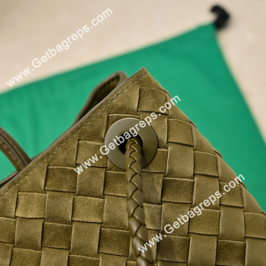 Bottega Veneta 32cm Andiamo Top handle bag in supple Intrecciato Deerskin Green